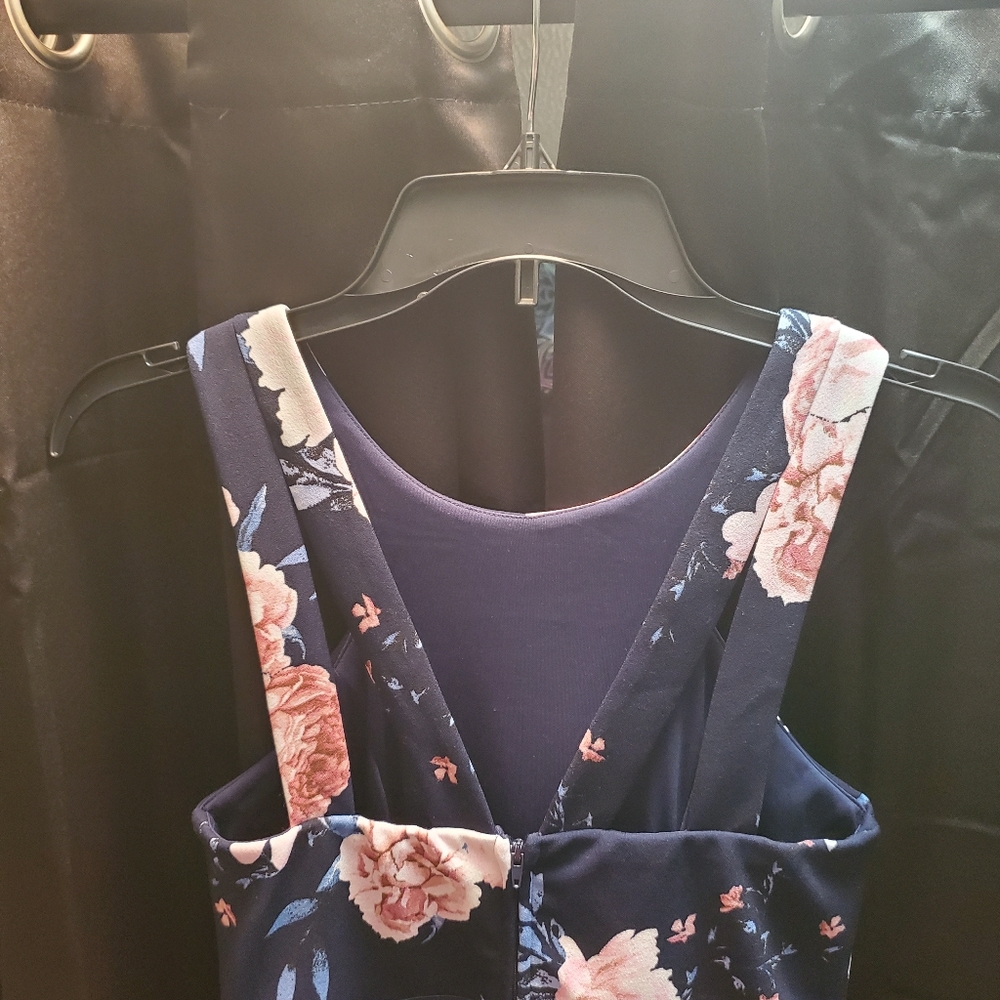 Dress - Picture 9 of 10